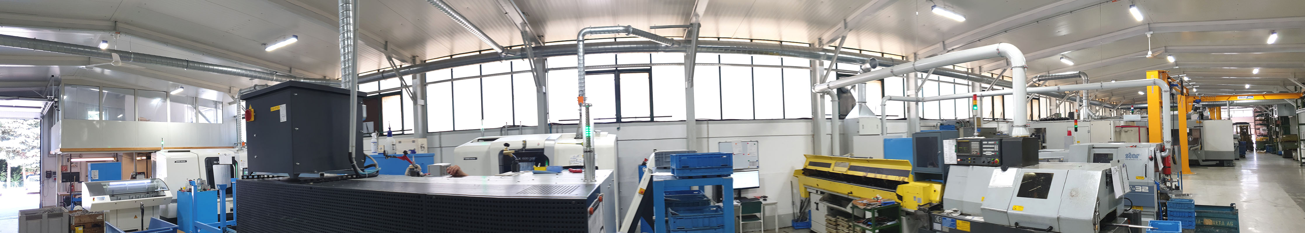 Panoramaaufnahme der Produktionshalle.